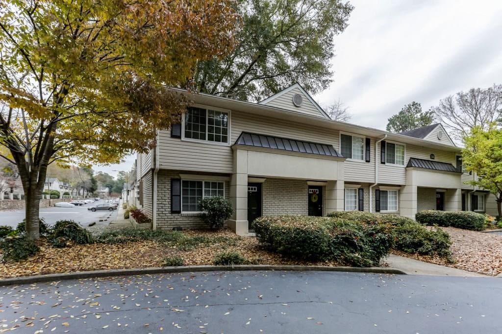 6940 Roswell Road 14A, Atlanta, GA 30328 — most recent listing photo