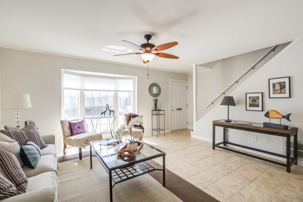 2 bedroom, 1,108 sq ft condominium sold at 136 Peachtree Memorial Drive GA-5, Atlanta, GA 30309