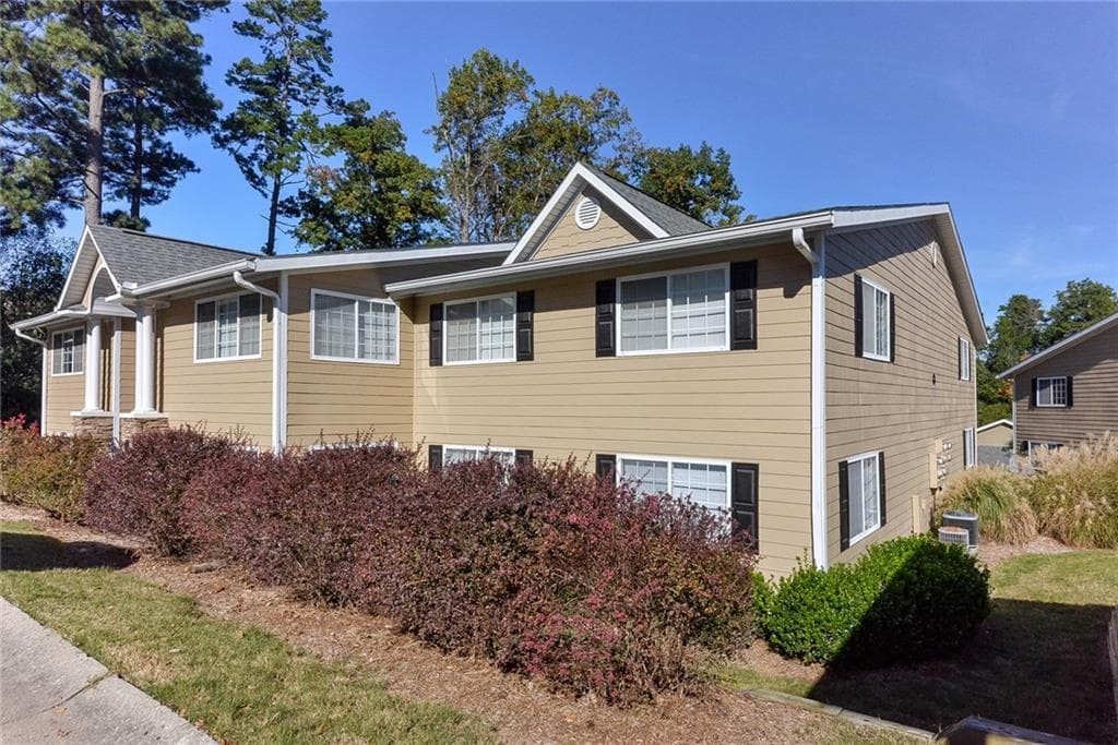 2 bedroom, 1,392 sq ft condominium sold at 1468 Briarwood Road 1008, Brookhaven, GA 30319
