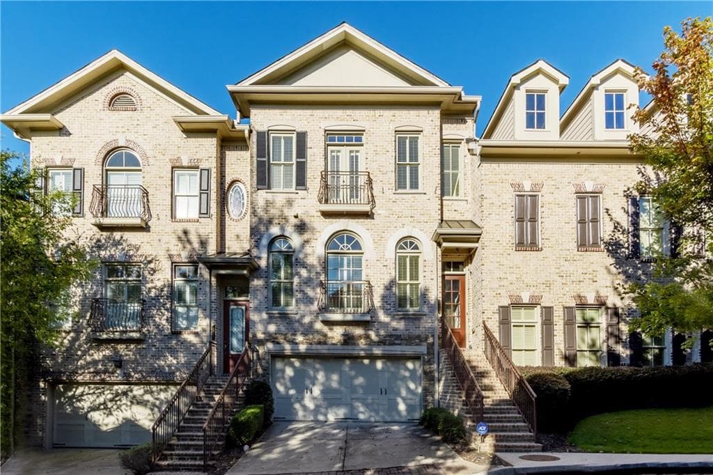 3 bedroom, 2,300 sq ft townhouse sold at 3060 Stone Gate Drive, Atlanta, GA 30324