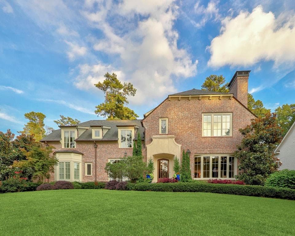 6 bedroom, 5,881 sq ft single family residence sold at 3221 E Wood Valley Road, Atlanta, GA 30327