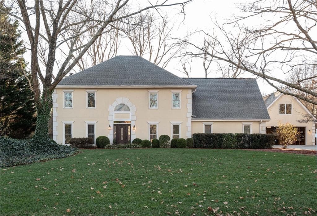 5 bedroom, 3,520 sq ft single family residence sold at 565 Saddle Creek Circle, Roswell, GA 30076