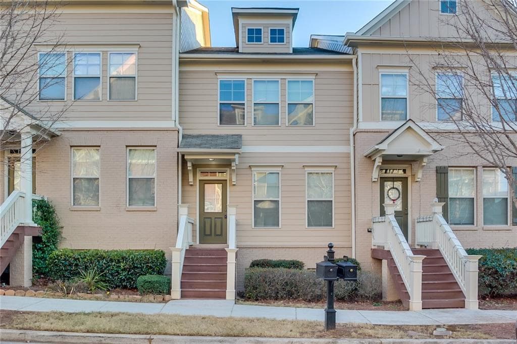 3 bedroom, 2,232 sq ft townhouse sold at 4404 Village Field Place, Suwanee, GA 30024