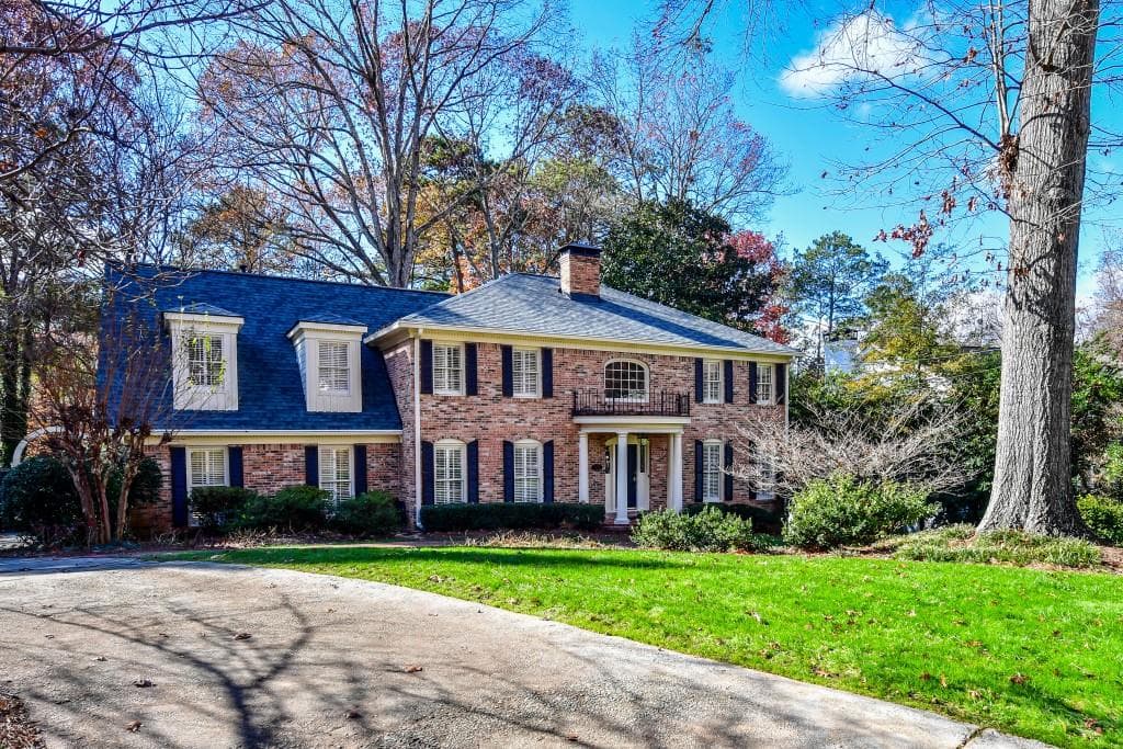 5 bedroom, 4,629 sq ft single family residence sold at 1424 Stratfield Circle, Brookhaven, GA 30319