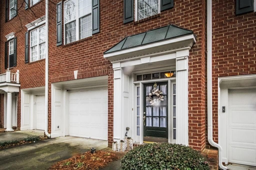 2 bedroom, 1,800 sq ft townhouse sold at 2207 Waters Edge Trail, Roswell, GA 30075