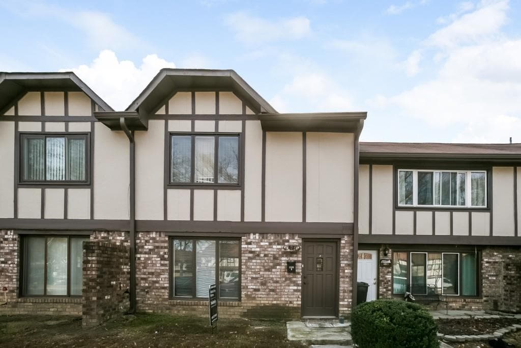 2 bedroom, 1,216 sq ft townhouse sold at 1202 Ashborough Terrace B, Marietta, GA 30067