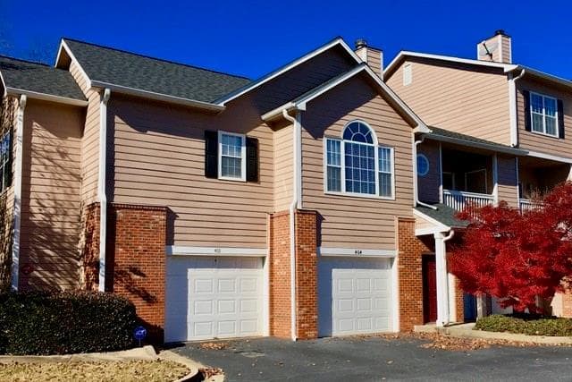 2 bedroom, 1,412 sq ft condominium sold at 404 Vinings Forest Circle, Smyrna, GA 30080