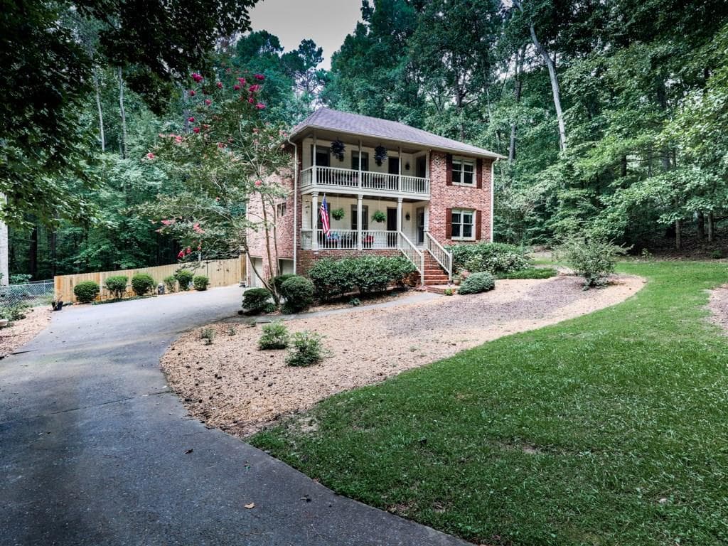 3 bedroom, 2,464 sq ft single family residence sold at 390 Waverly Hall Circle, Roswell, GA 30075