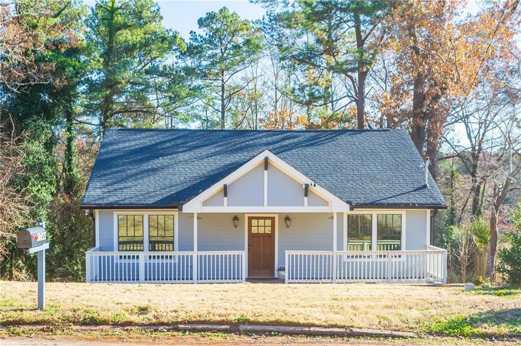 3 bedroom, 1,950 sq ft single family residence sold at 1744 Fairway Hill Drive, Atlanta, GA 30317