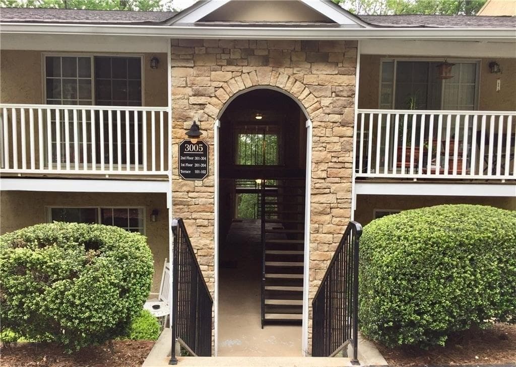 2 bedroom, 980 sq ft condominium sold at 3005 SEVEN PINES Lane 301, Atlanta, GA 30339