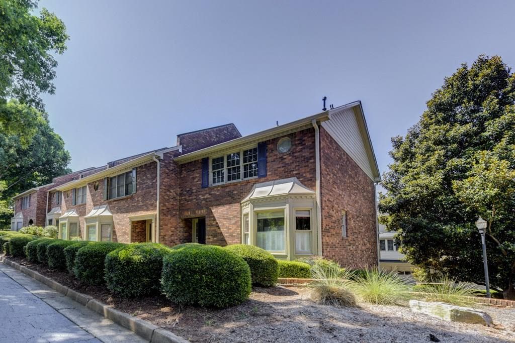 3 bedroom, 1,696 sq ft townhouse sold at 6285 Windsor Trace Drive, Peachtree Corners, GA 30092