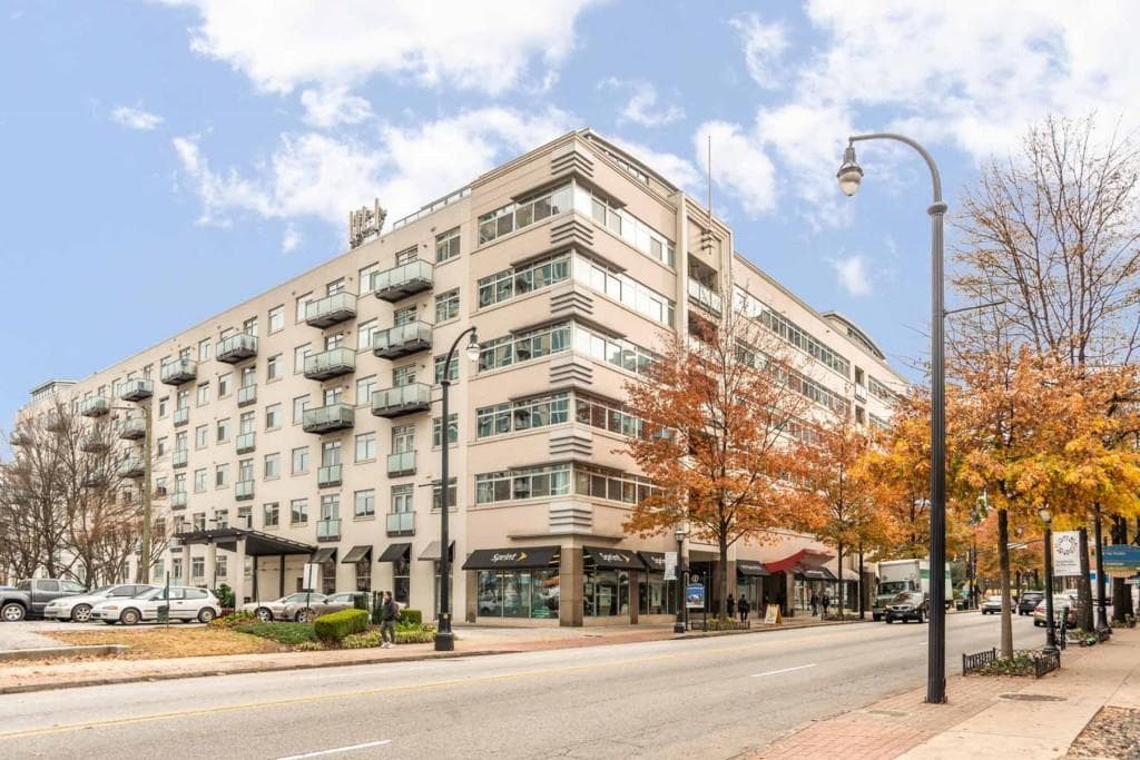 1 bedroom, 1,040 sq ft condominium sold at 805 Peachtree Street 518, Atlanta, GA 30308