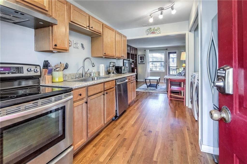 2 bedroom, 840 sq ft condominium sold at 410 Candler Park Drive F-2, Atlanta, GA 30307