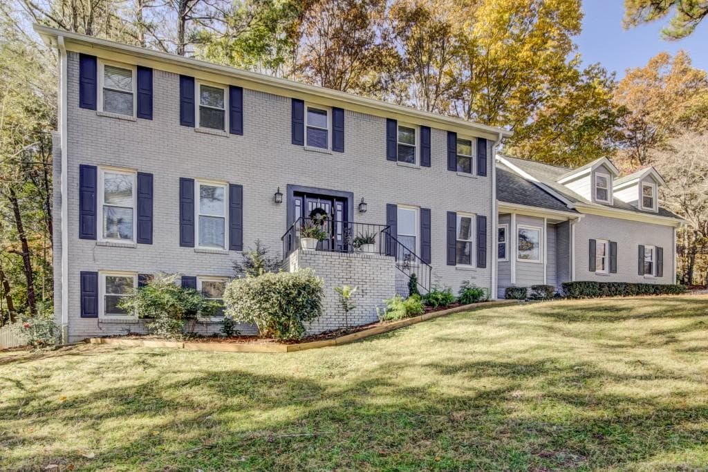 5 bedroom, 5,466 sq ft single family residence sold at 20 Serendipity Way, Sandy Springs, GA 30350