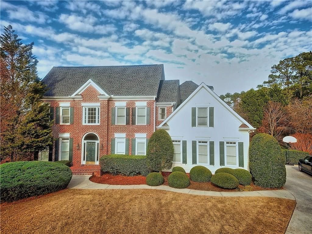 6 bedroom, 4,338 sq ft single family residence sold at 5045 Rosedown Place, Roswell, GA 30076
