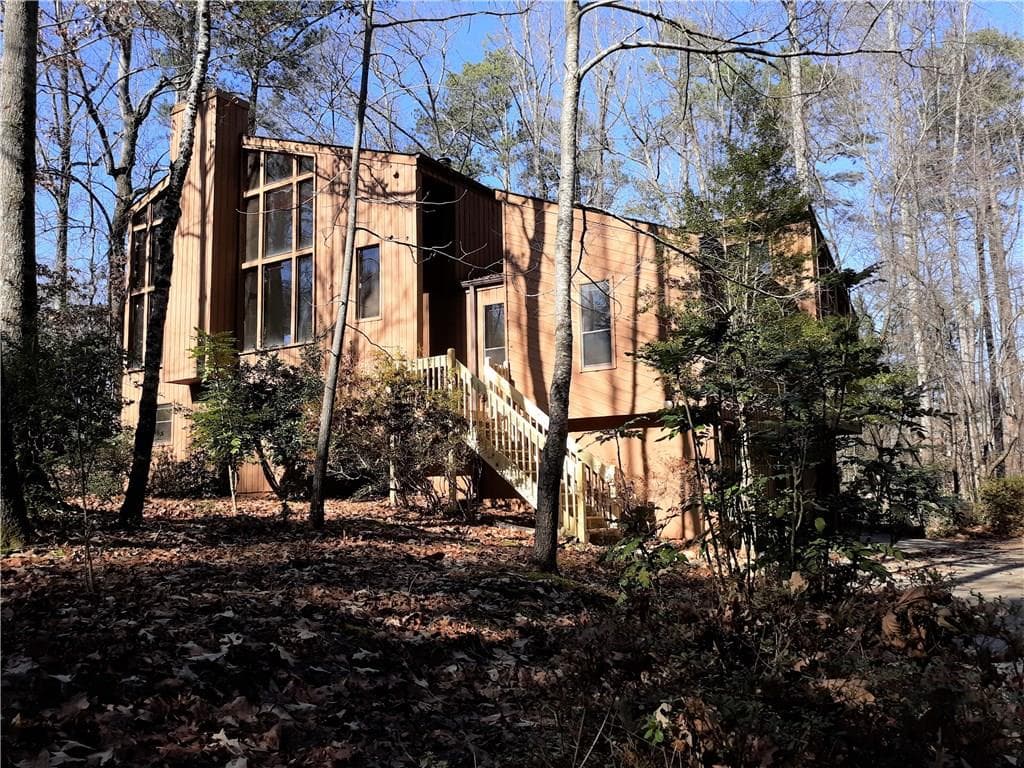 4 bedroom, 3,106 sq ft single family residence sold at 1354 Shiloh Trail East, Kennesaw, GA 30144