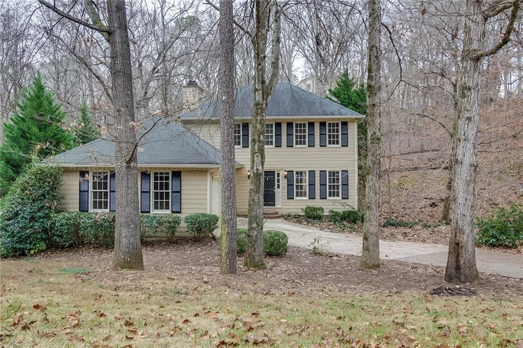 4 bedroom, 1,556 sq ft single family residence sold at 1661 Ellenwood Drive, Roswell, GA 30075