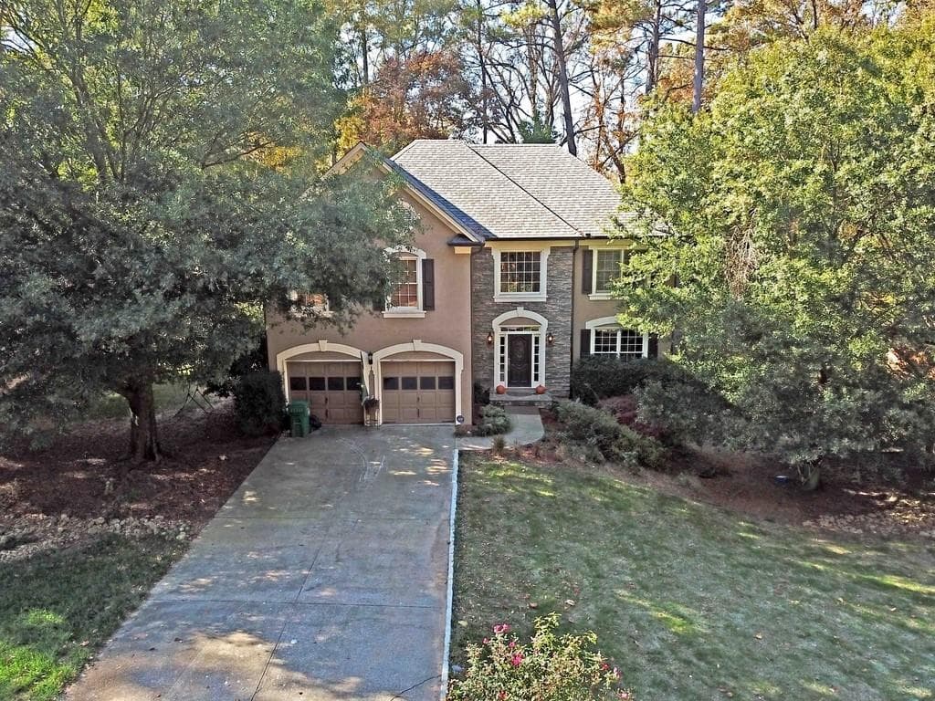 6 bedroom, 4,668 sq ft single family residence sold at 1834 Crestvale Place, Atlanta, GA 30345