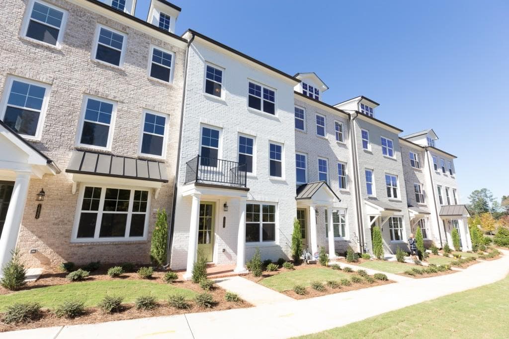 3 bedroom, 2,025 sq ft townhouse sold at 10117 Windalier Way, Roswell, GA 30076
