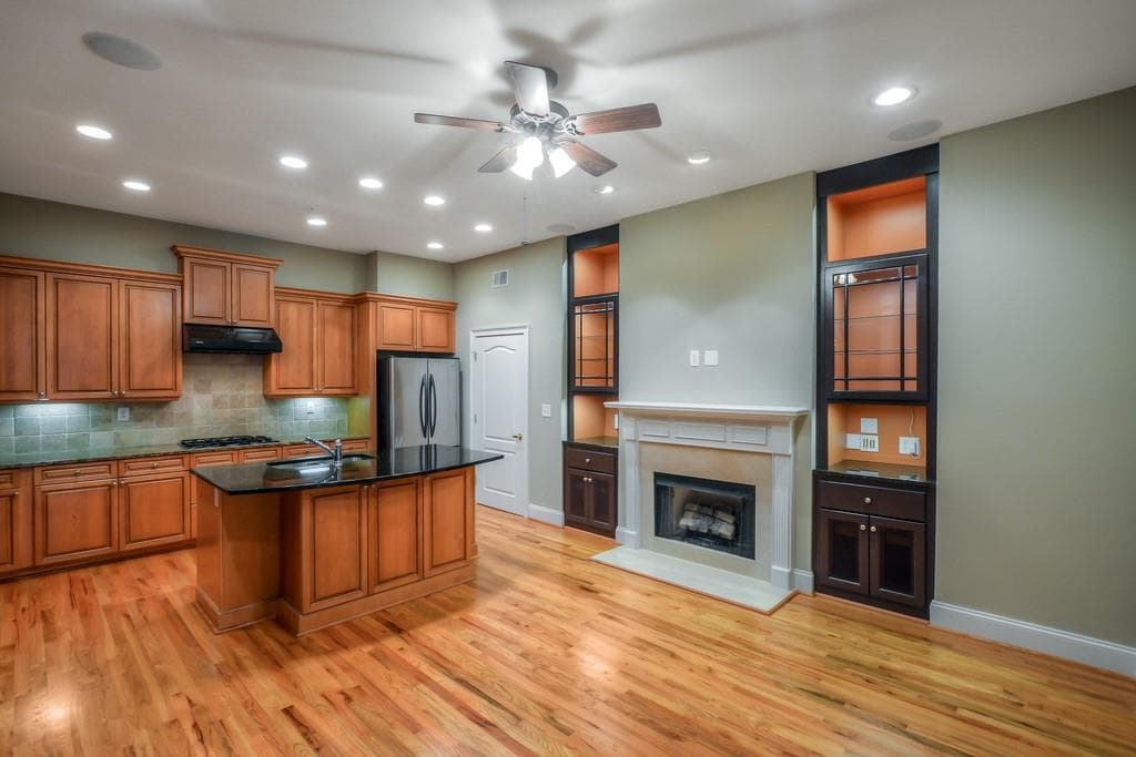 417 CLAIREMONT Avenue 216, Decatur, GA 30030 — most recent listing photo