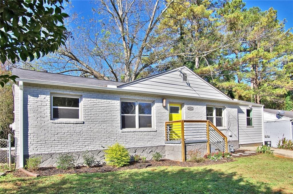 3 bedroom, 1,204 sq ft single family residence sold at 1971 Meadow Lane, Decatur, GA 30032