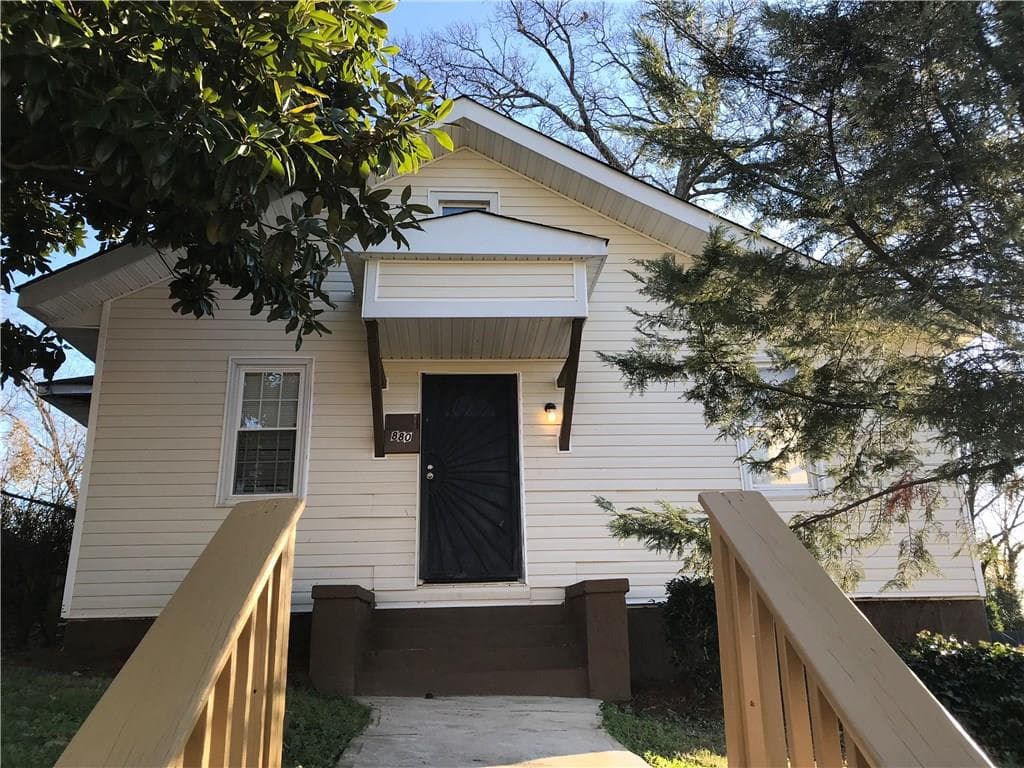 8 bedroom, 2,299 sq ft single family residence sold at 880 Beckwith Street, Atlanta, GA 30314