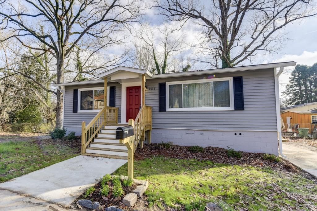 4 bedroom, 1,750 sq ft single family residence sold at 284 Barfield Avenue, Atlanta, GA 30310