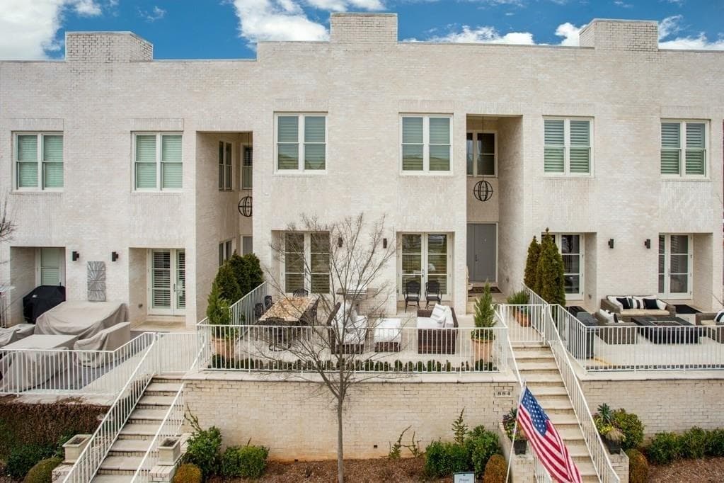 3 bedroom, 2,940 sq ft townhouse sold at 884 3rd Street 884, Alpharetta, GA 30009