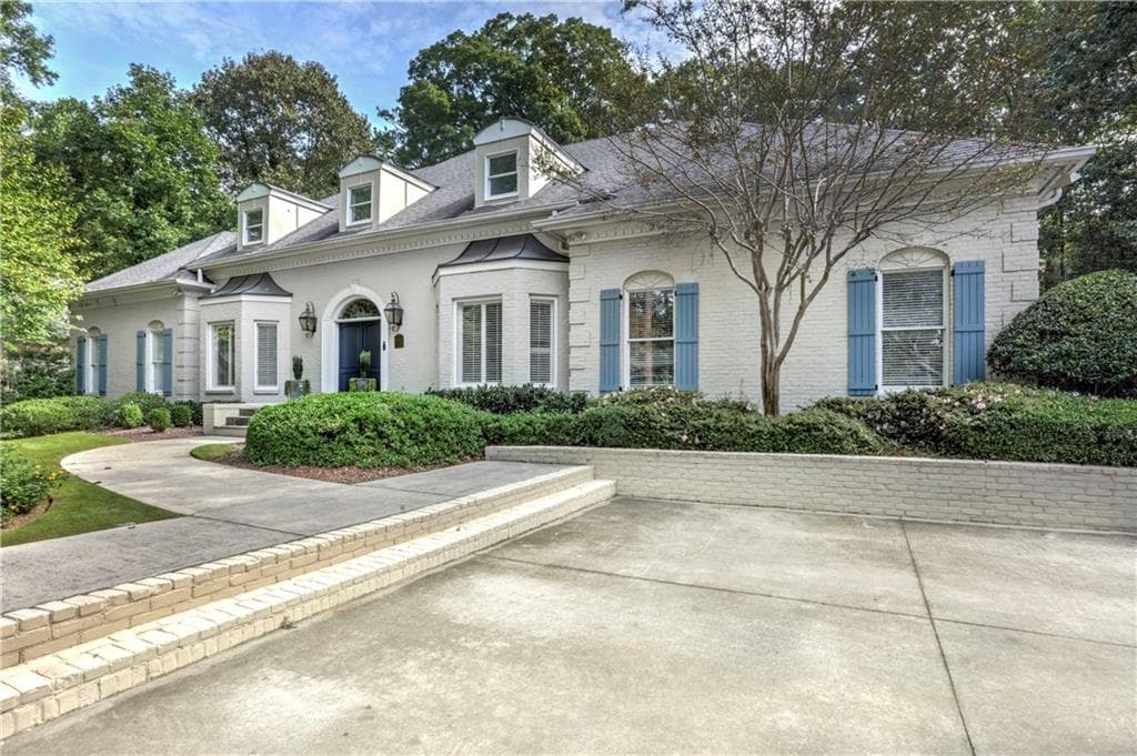 5 bedroom, 4,964 sq ft single family residence sold at 5335 N Powers Ferry Road, Atlanta, GA 30327