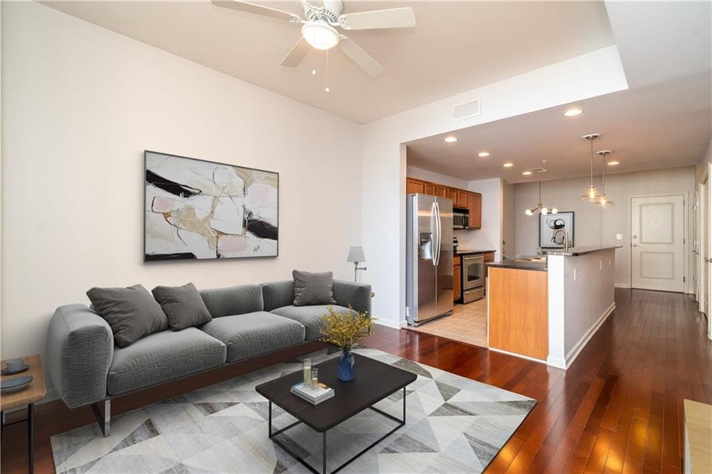1 bedroom, 800 sq ft condominium sold at 3040 Peachtree Road 1414, Atlanta, GA 30305