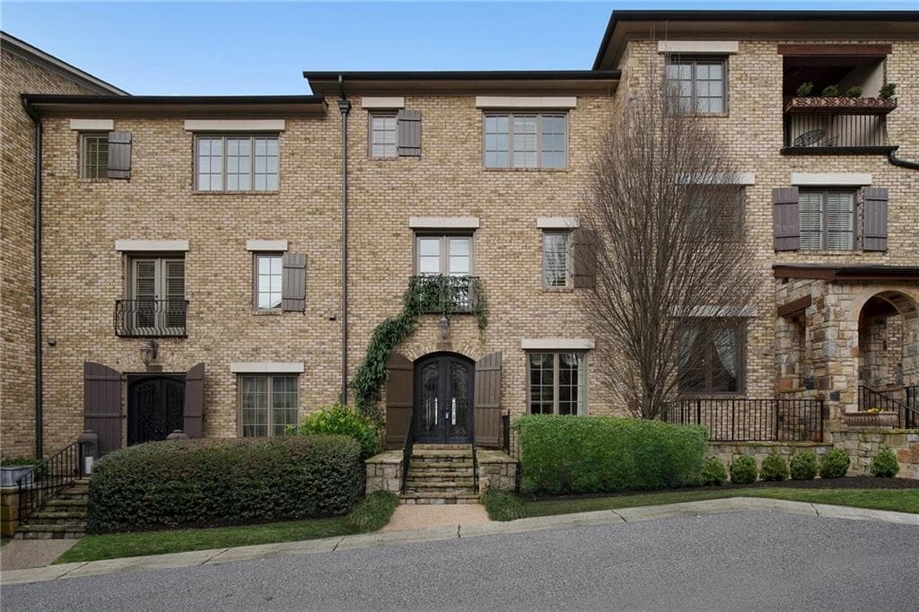 4 bedroom, 4,757 sq ft townhouse sold at 2832 Paces Lookout Lane, Atlanta, GA 30339