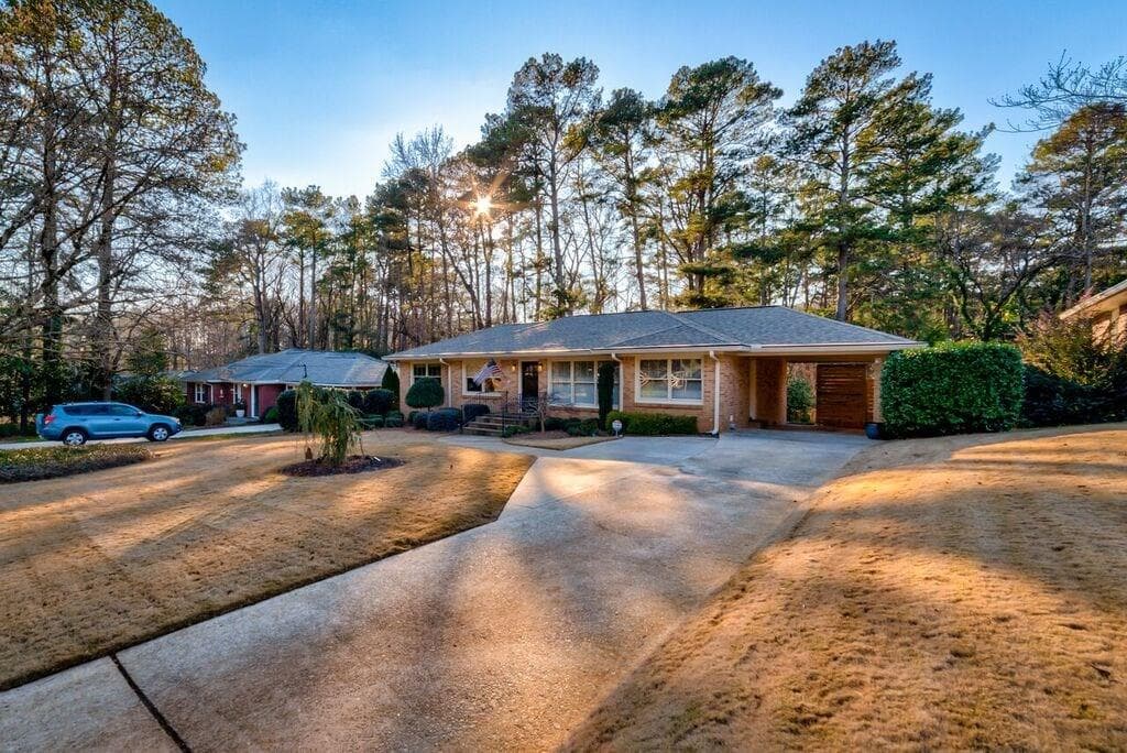 3 bedroom single family residence sold at 1442 N Amanda Circle, Atlanta, GA 30329