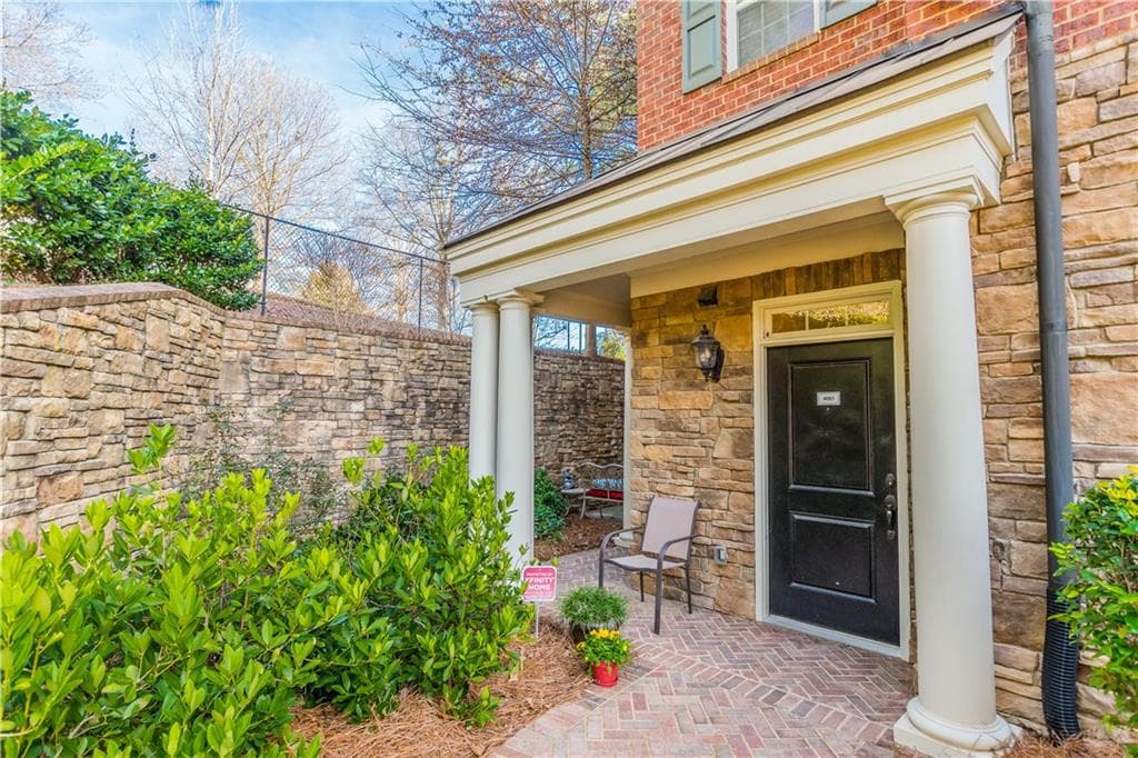 1 bedroom, 1,159 sq ft condominium sold at 2300 Peachford Road 4001, Dunwoody, GA 30338