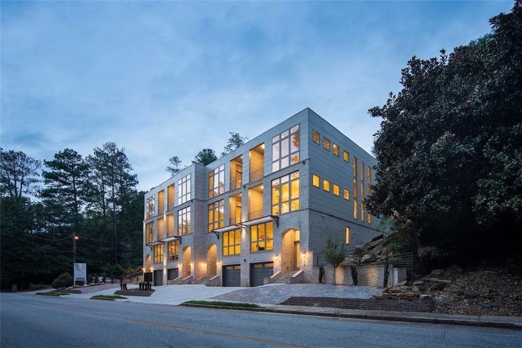 4 bedroom, 3,700 sq ft townhouse sold at 176 Oxbo Road, Roswell, GA 30075