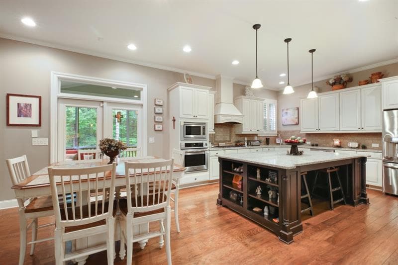 7 bedroom, 4,100 sq ft single family residence sold at 1010 Taimen Drive, Roswell, GA 30075