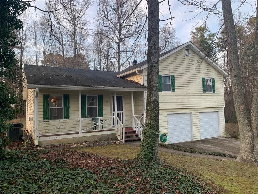 3 bedroom, 1,152 sq ft single family residence sold at 979 Falconcrest Drive, Lawrenceville, GA 30043