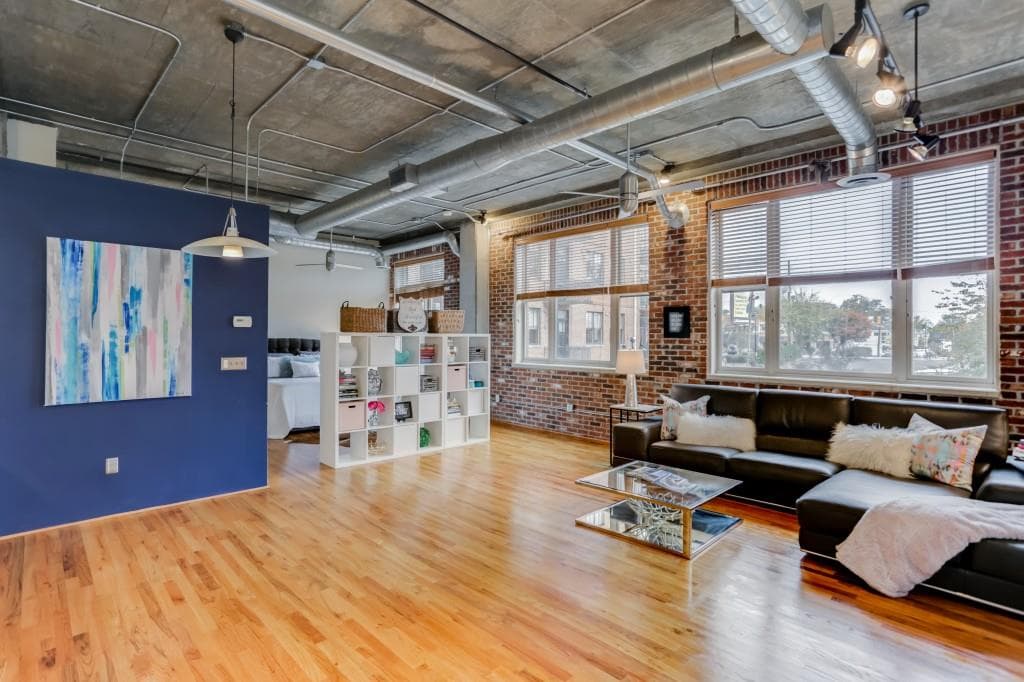 1 bedroom, 980 sq ft condominium sold at 3235 Roswell Road 402, Atlanta, GA 30305