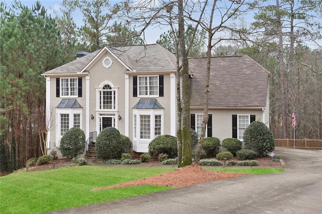 5 bedroom, 3,634 sq ft single family residence sold at 910 Charleston Court, Roswell, GA 30075