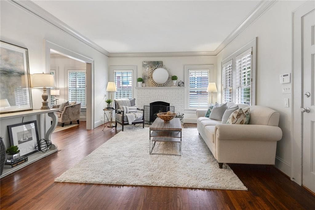 3 bedroom, 2,215 sq ft single family residence sold at 3269 W Shadowlawn Avenue, Atlanta, GA 30305