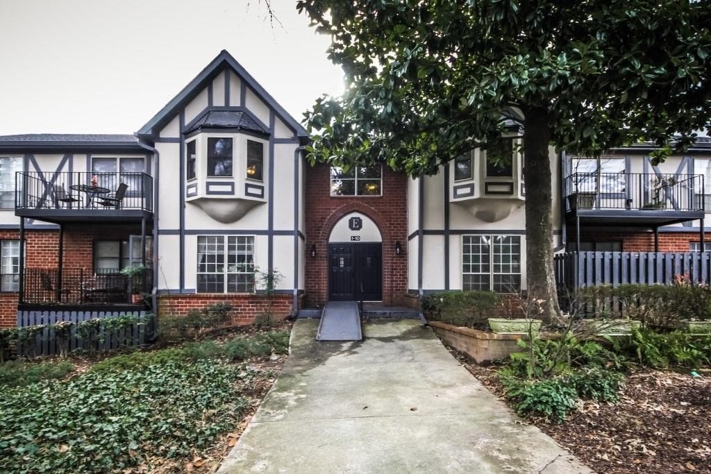 3 bedroom, 1,469 sq ft condominium sold at 6851 Roswell Road E9, Sandy Springs, GA 30328