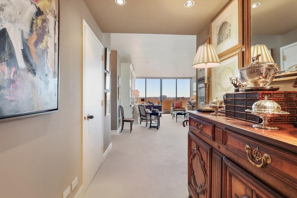 3 bedroom, 1,934 sq ft condominium sold at 2575 Peachtree Road 16E, Atlanta, GA 30305