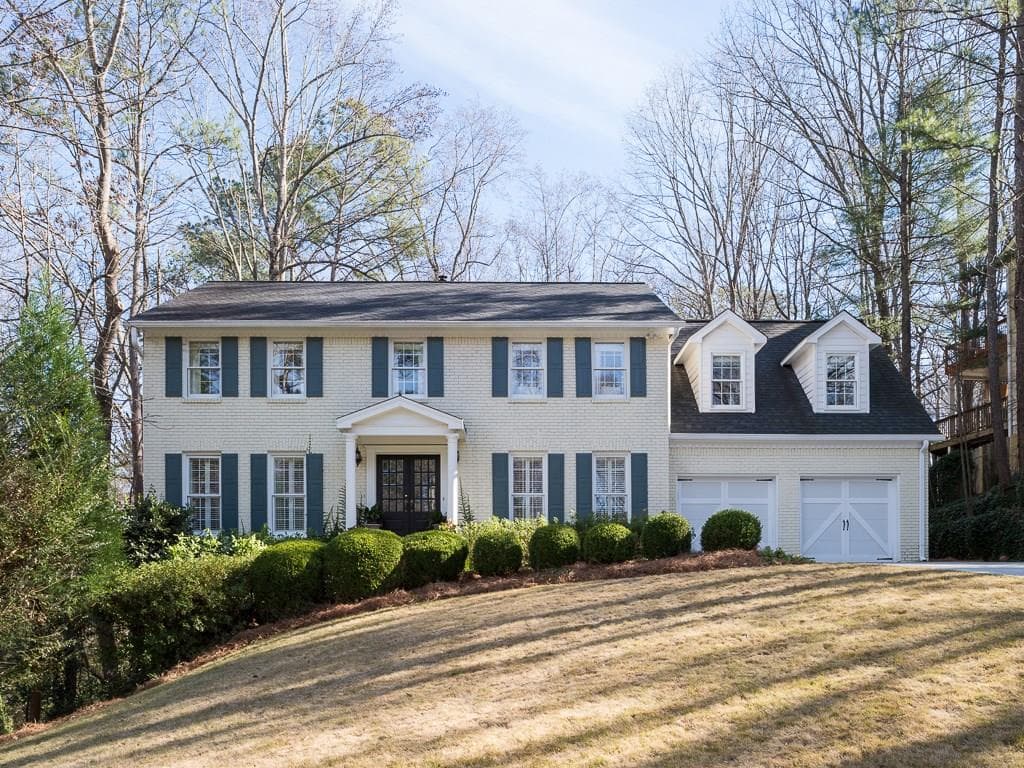 5 bedroom, 4,714 sq ft single family residence sold at 4459 Glengary Drive, Atlanta, GA 30342