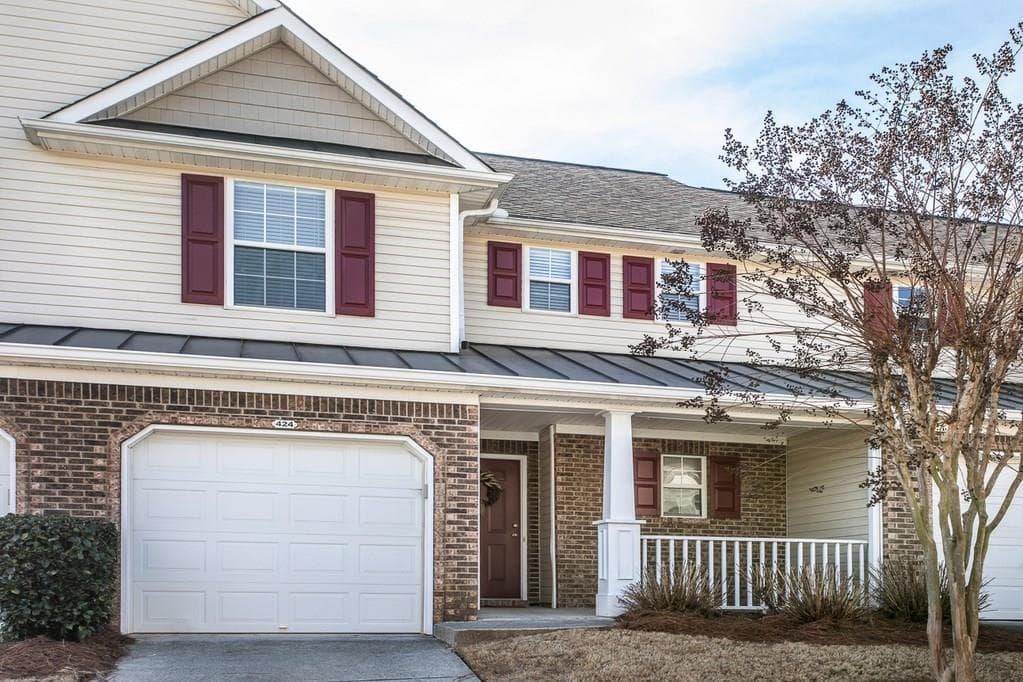 2 bedroom, 1,378 sq ft townhouse sold at 424 Red Coat Lane, Woodstock, GA 30188