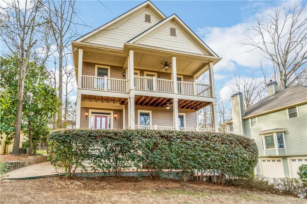 3 bedroom, 2,356 sq ft single family residence sold at 2580 Defoors Ferry Road, Atlanta, GA 30318