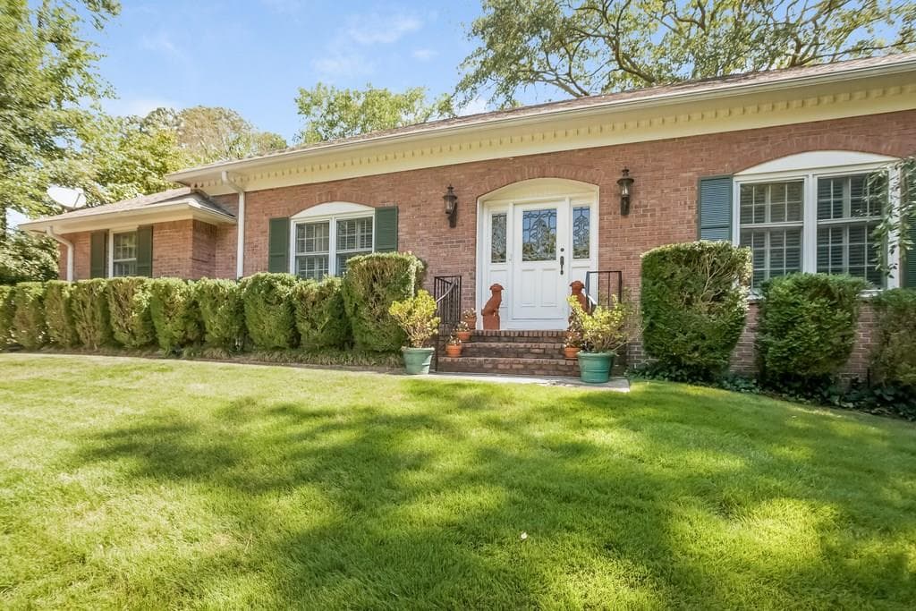 4 bedroom, 3,176 sq ft single family residence sold at 1261 Bernadette Lane, Atlanta, GA 30329