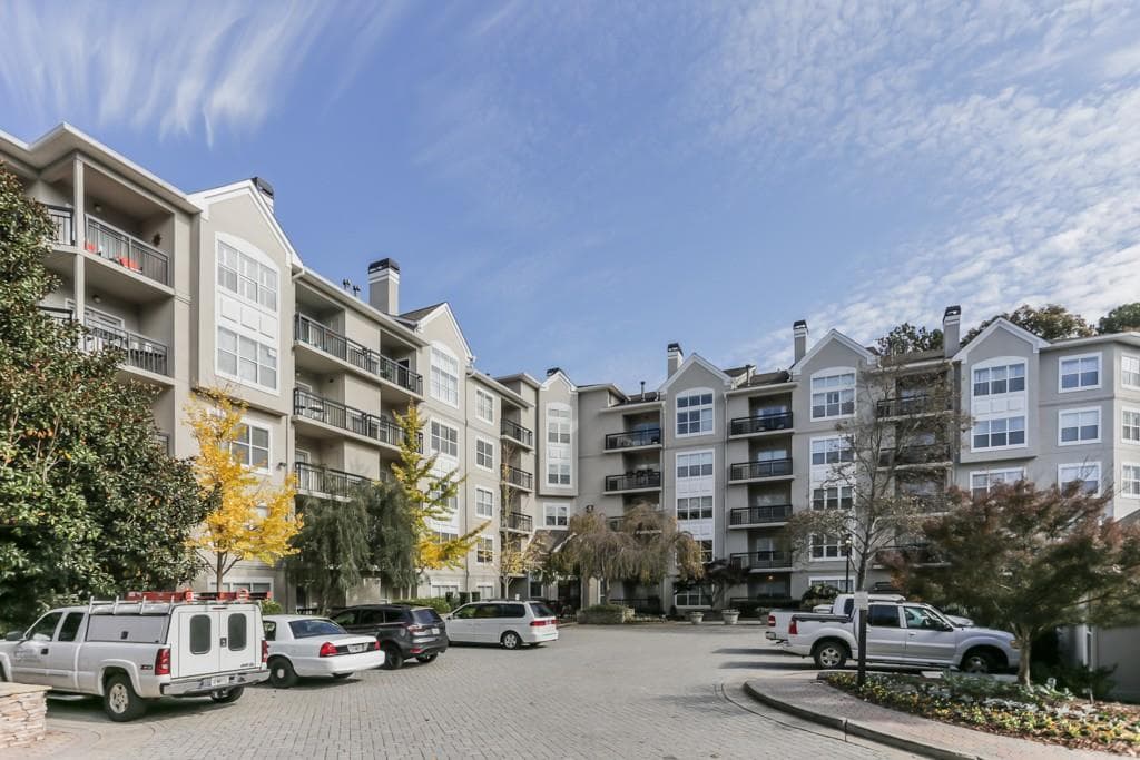1 bedroom, 820 sq ft condominium sold at 2410 River Green Drive, Atlanta, GA 30327