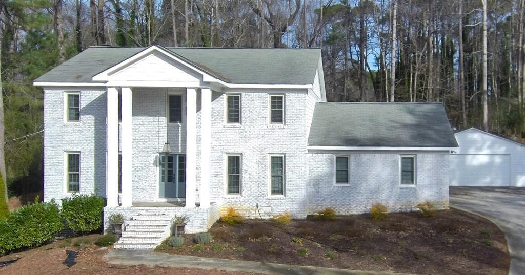 4 bedroom, 2,700 sq ft single family residence sold at 1460 Woodcrest Drive, Roswell, GA 30075