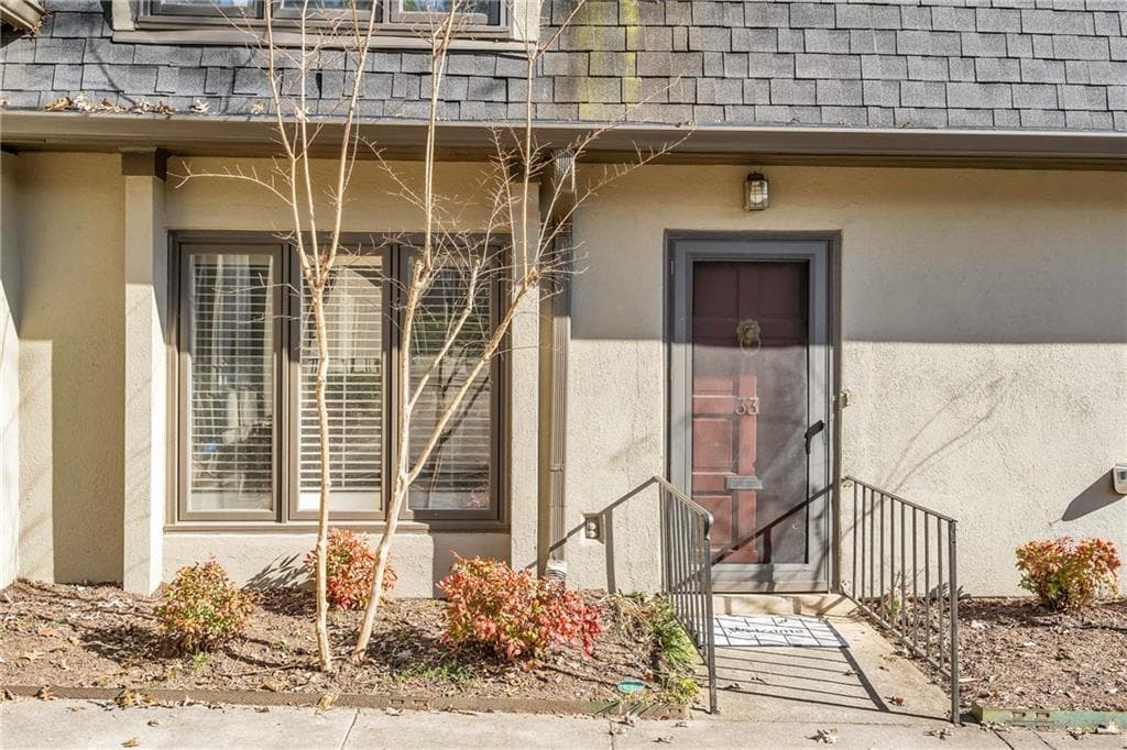 33 Ivy Gates, Atlanta, GA 30342 — most recent listing photo