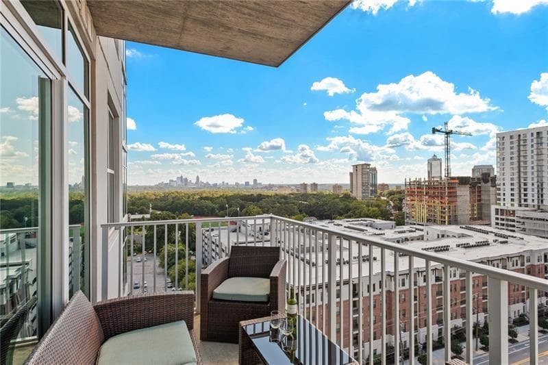 2 bedroom, 1,003 sq ft condominium sold at 250 Pharr Road 1209, Atlanta, GA 30305