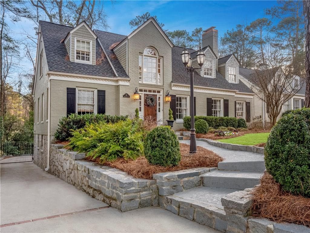 4 bedroom, 3,708 sq ft single family residence sold at 881 Wildwood Road, Atlanta, GA 30324